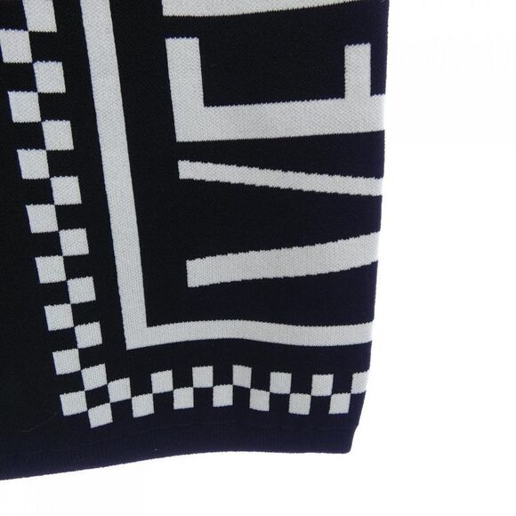 Versace A83291 Skirt - Picture 6 of 6